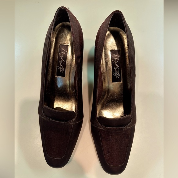 Night Life Women’s Low Heel Pumps - Picture 1 of 4